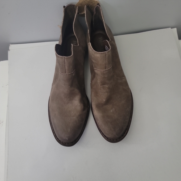 Born Kerri Distressed Leather Booties - Picture 5 of 8